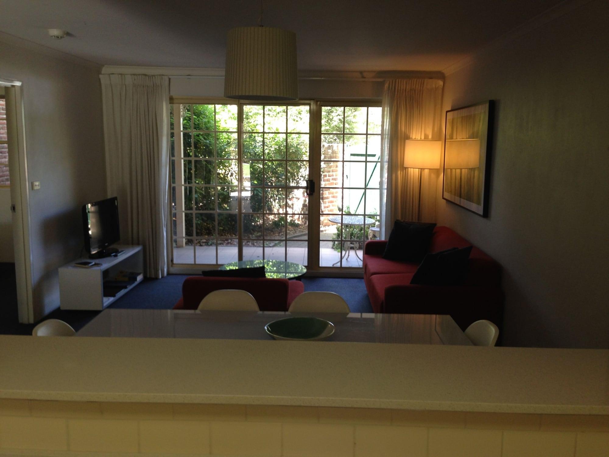 เอดินา เซอร์วิส อพาร์ตเมนต์ แคนเบอรา คิงสตัน Aparthotel แคนเบอร์รา ภายนอก รูปภาพ