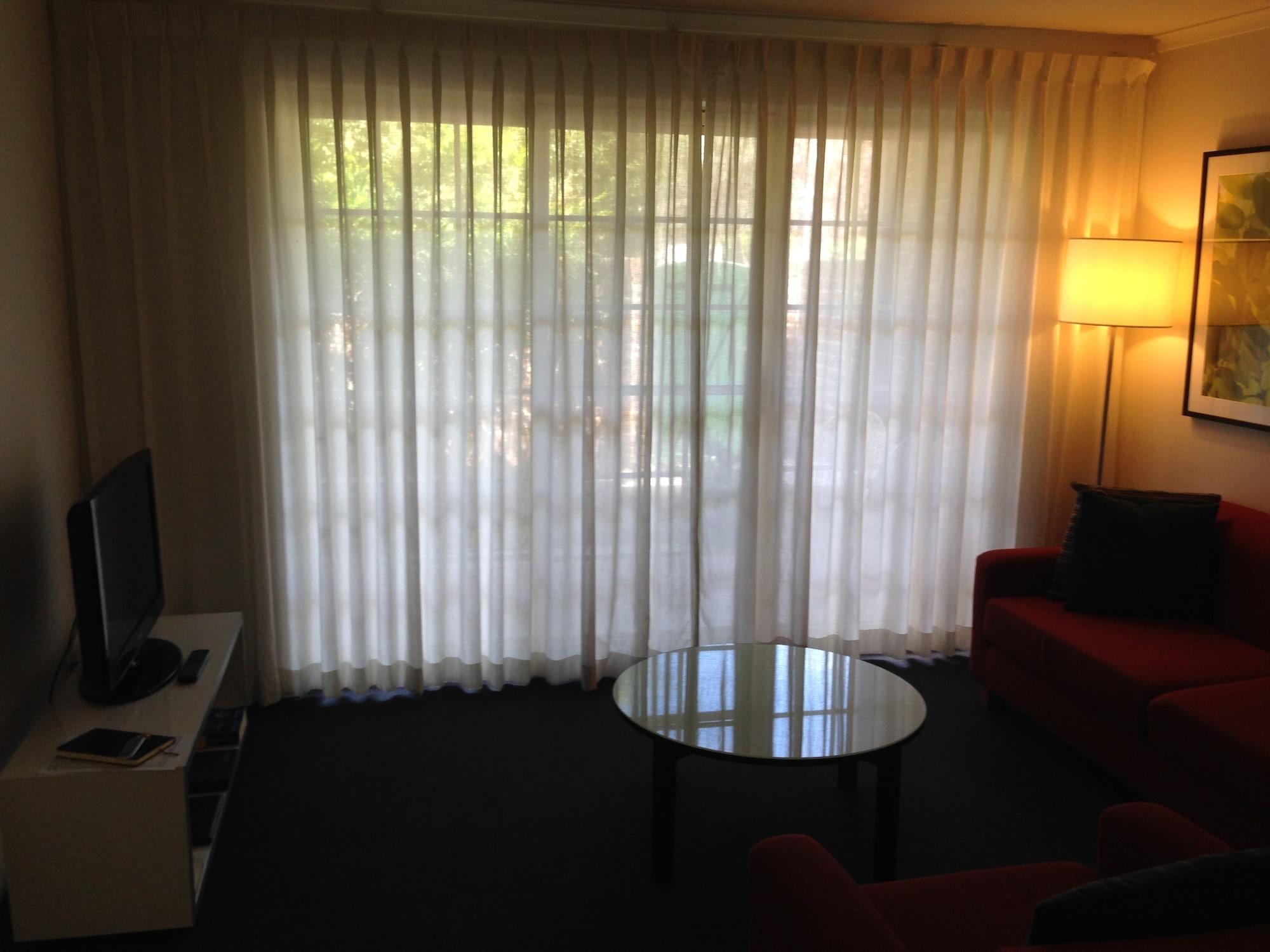 เอดินา เซอร์วิส อพาร์ตเมนต์ แคนเบอรา คิงสตัน Aparthotel แคนเบอร์รา ภายนอก รูปภาพ